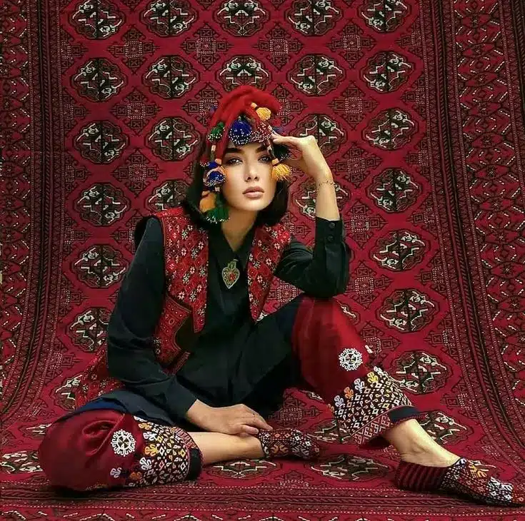 عکس دختر با فرش ایرانی 6