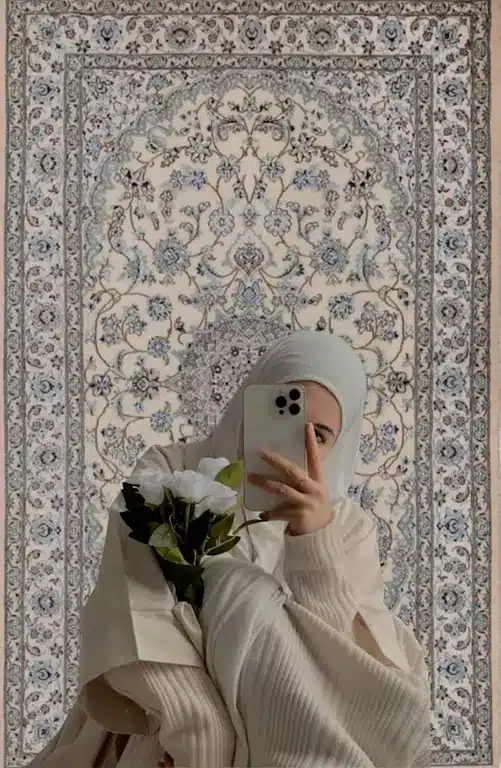 عکس دختر با گوشی آیفون 13، 14، 15، 16 پرو مکس 2