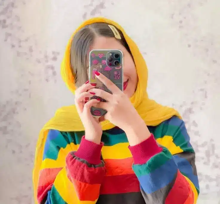 عکس دختر با گوشی آیفون 13، 14، 15، 16 پرو مکس 38