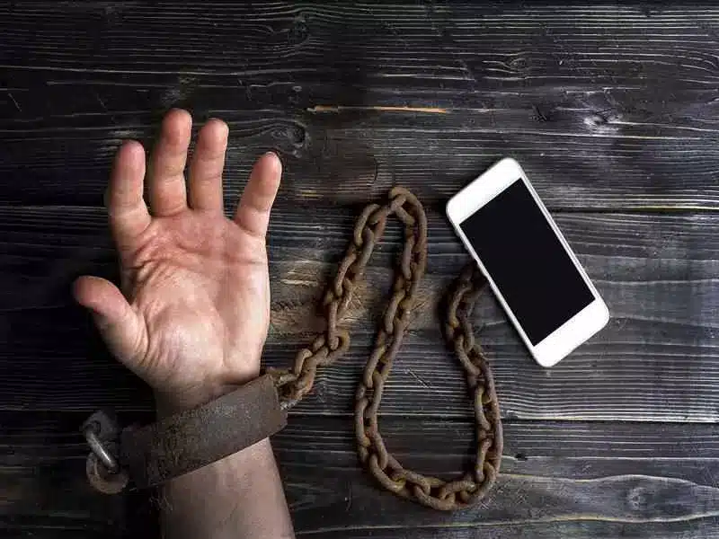 چگونه از اعتیاد به گوشی خلاص شویم