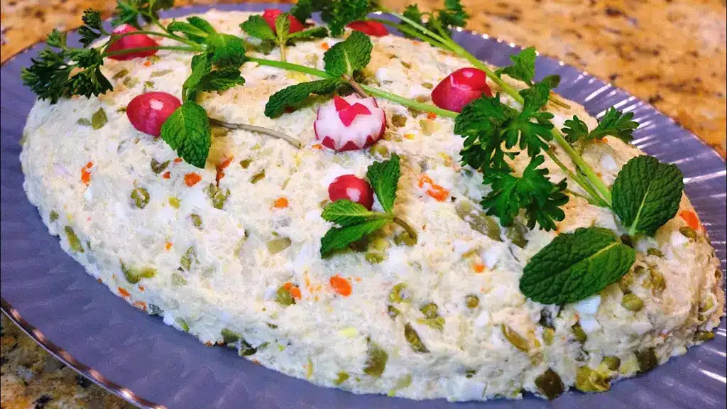 طرز تهیه سالاد الویه با کالباس برای 10 نفر | دستور خوشمزه و مجلسی