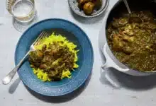 طرز تهیه قورمه سبزی مجلسی برای ۲۰ نفر؛ با طعمی جااُفتاده