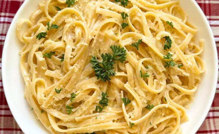 طرز تهیه پاستا آلفردو برای ۵ نفر [رستورانی و خوشمزه]