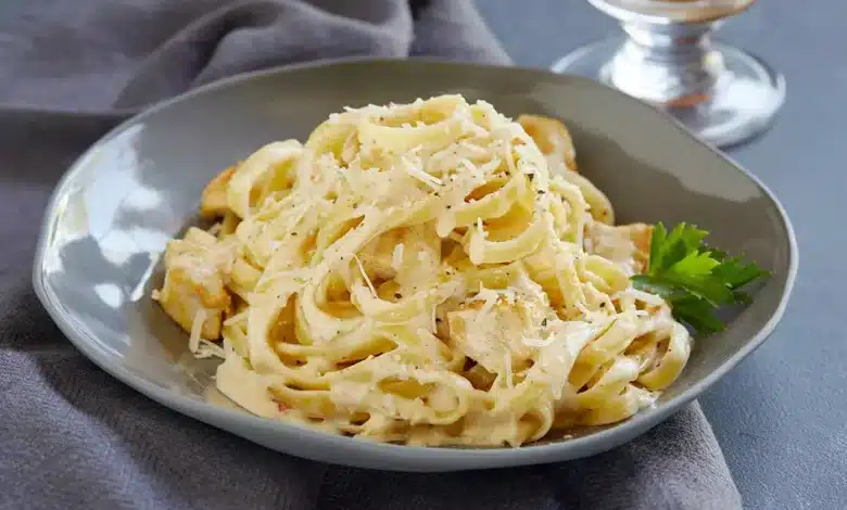 طرز تهیه پاستا آلفردو برای ۶ نفر [رستورانی و خوشمزه]