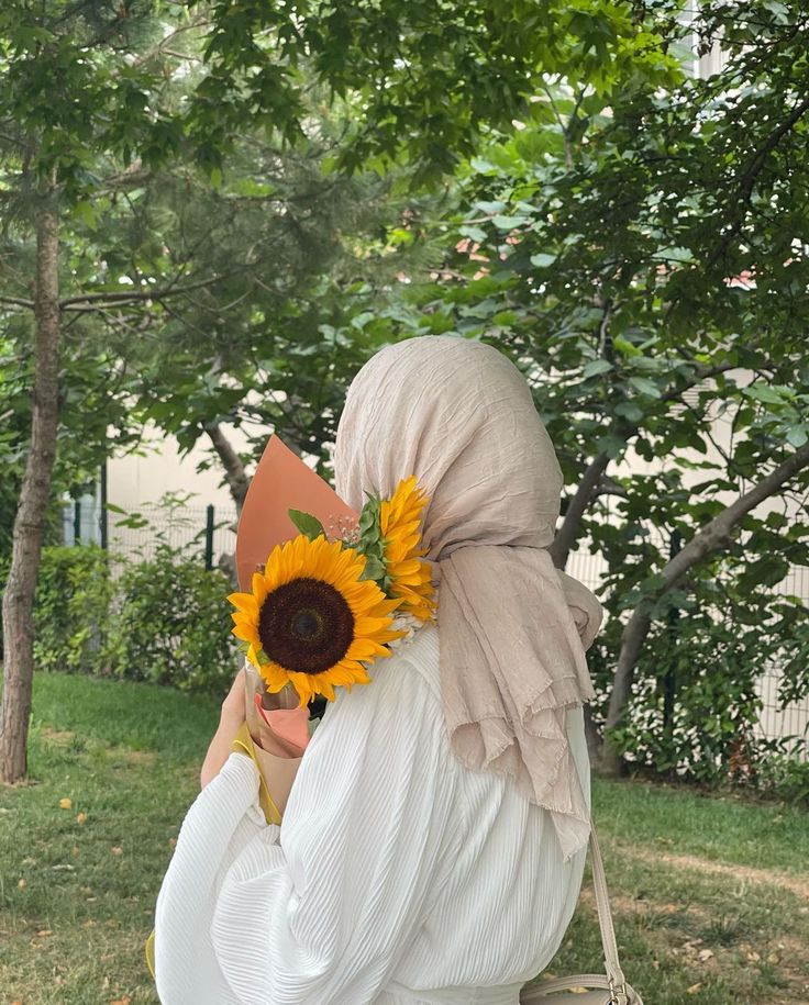 عکس دختر با گل آفتابگردان 5