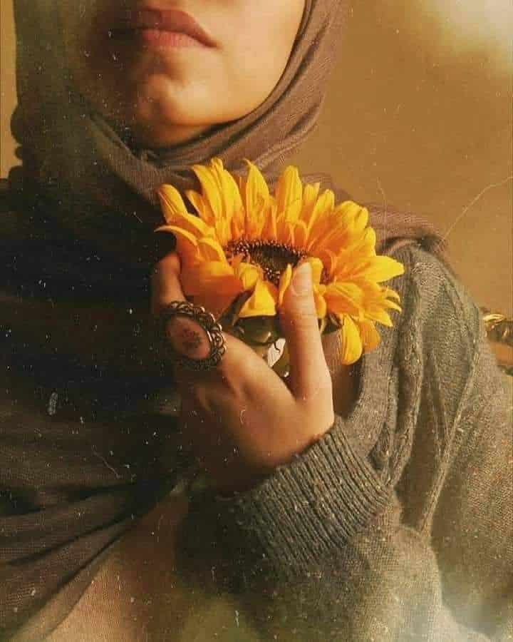 عکس دختر با گل آفتابگردان 61