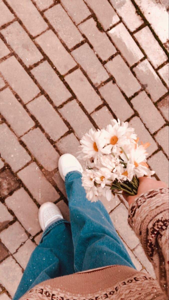 عکس دختر با گل بابونه 5