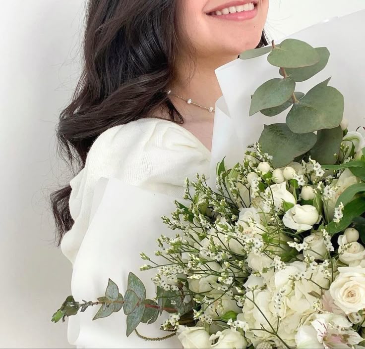 عکس دختر با گل رز سفید 1