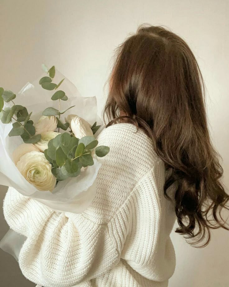 عکس دختر با گل رز سفید 18