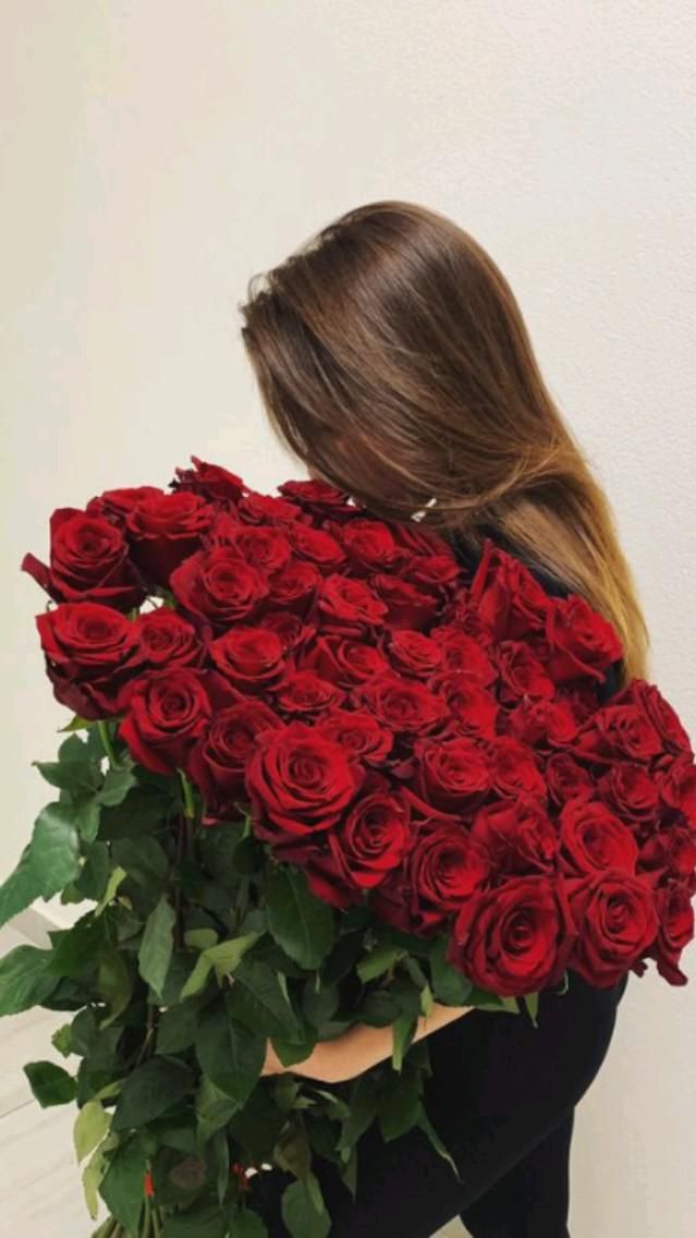 عکس دختر با گل رز قرمز 27