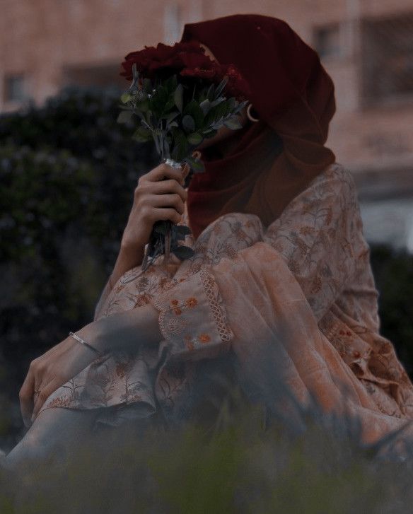 عکس دختر با گل رز قرمز 46