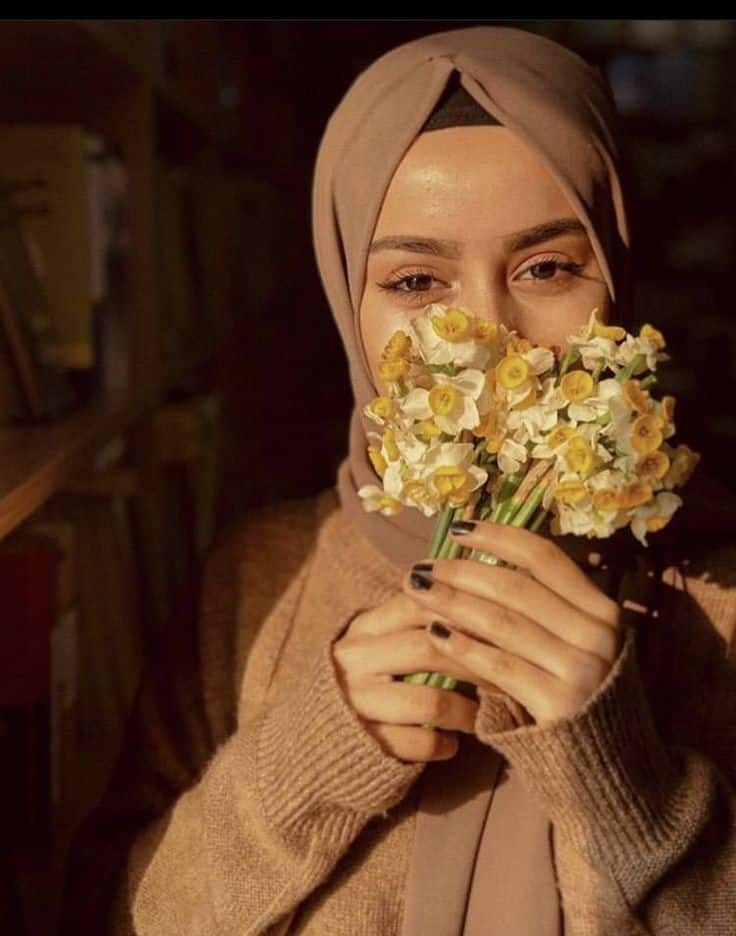 عکس دختر با گل نرگس 15