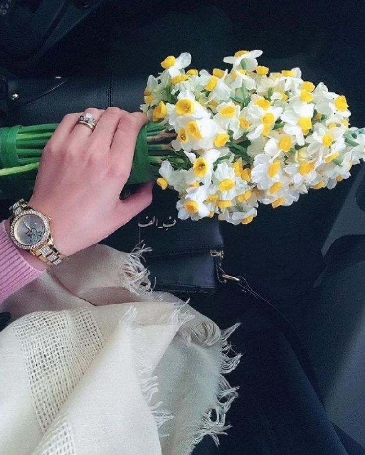 عکس دختر با گل نرگس 27