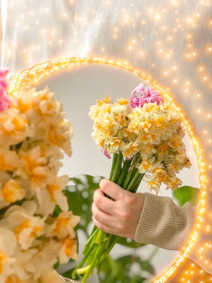 عکس دختر با گل نرگس 40