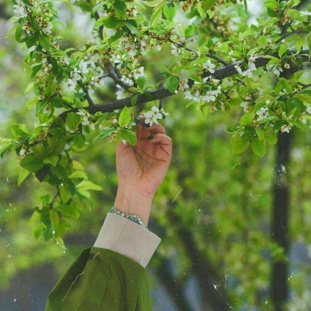 عکس دست دختر فیک برای پروفایل []