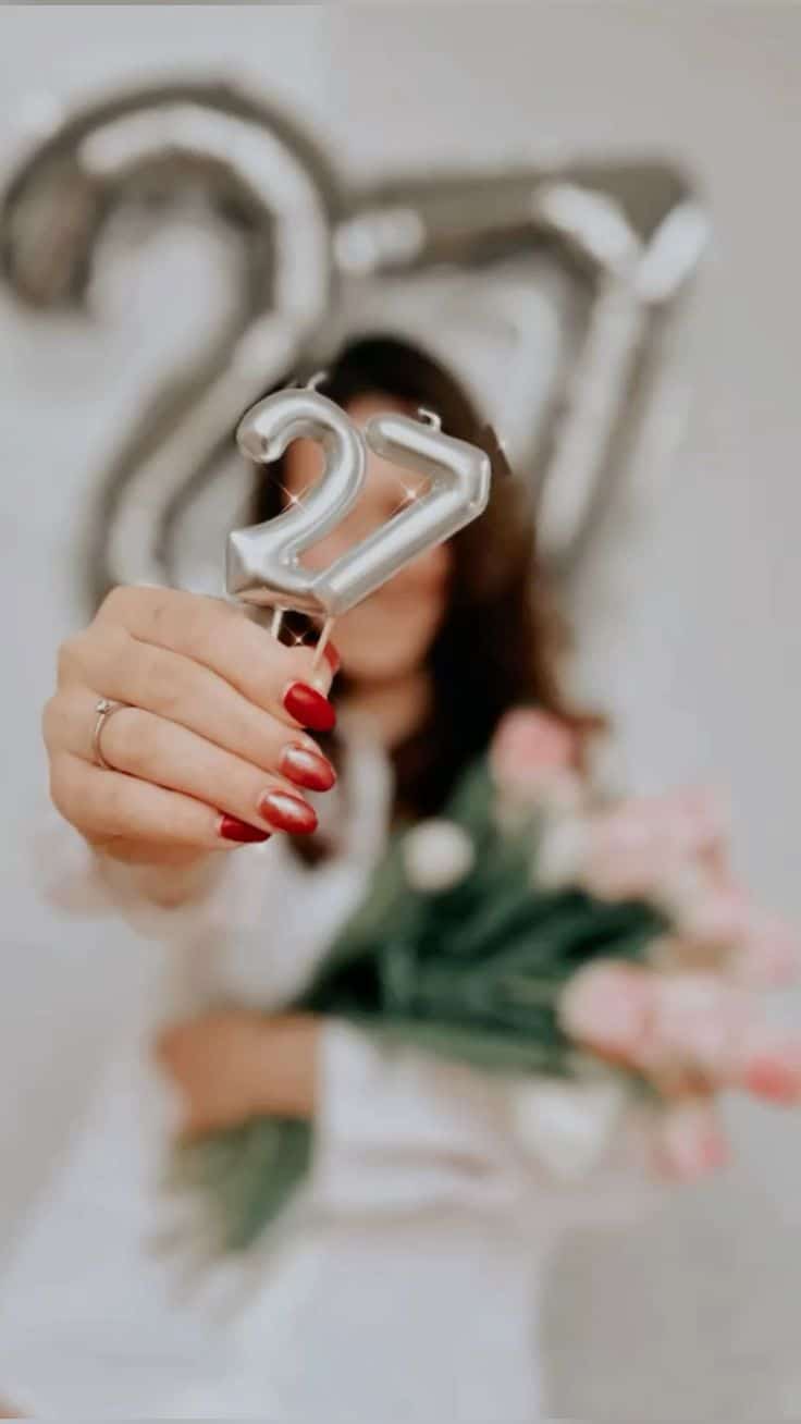 ژست عکس تولد دخترانه لاکچری بدون چهره 17