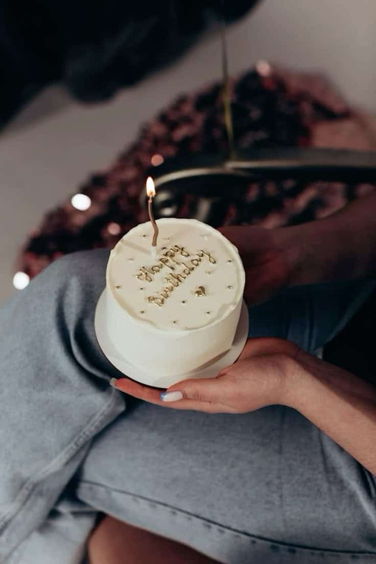 ژست عکس تولد دخترانه لاکچری بدون چهره 19