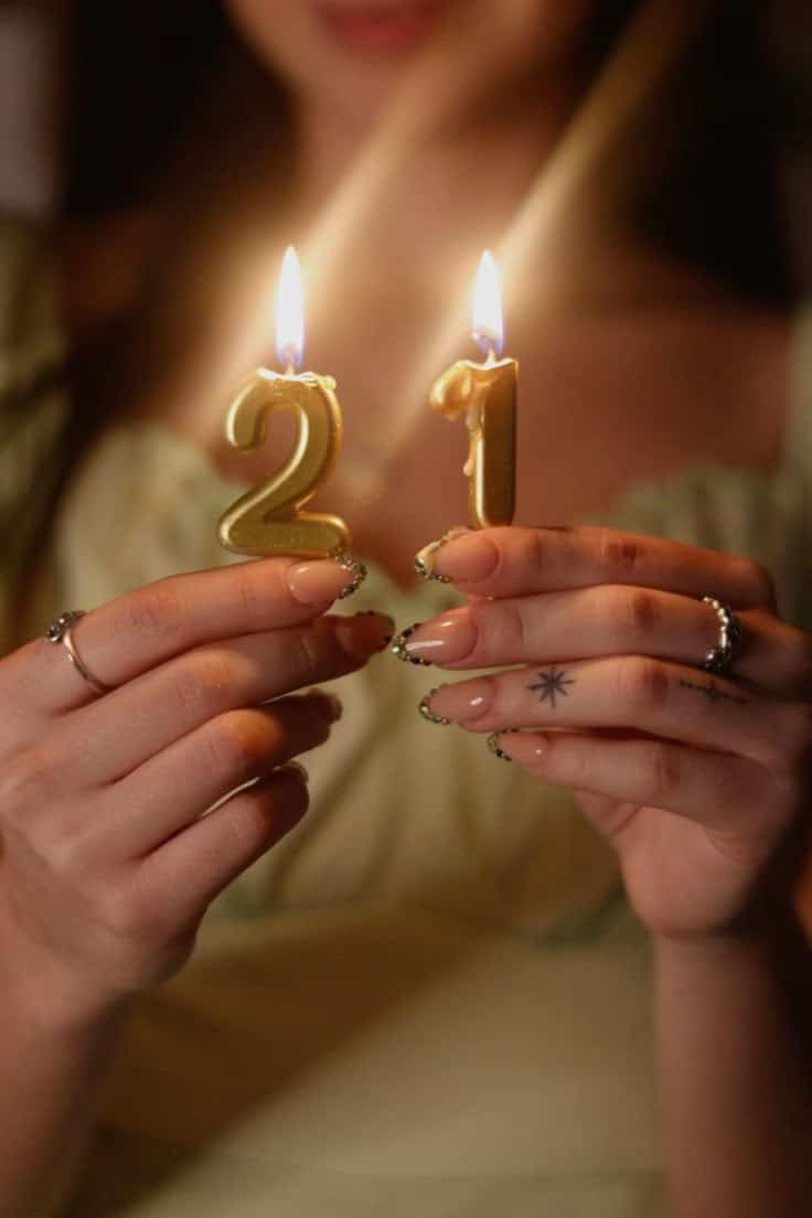 ژست عکس تولد دخترانه لاکچری بدون چهره 26