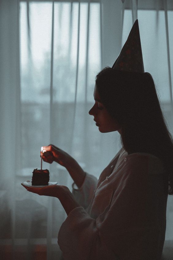 ژست عکس تولد دخترانه لاکچری بدون چهره 30