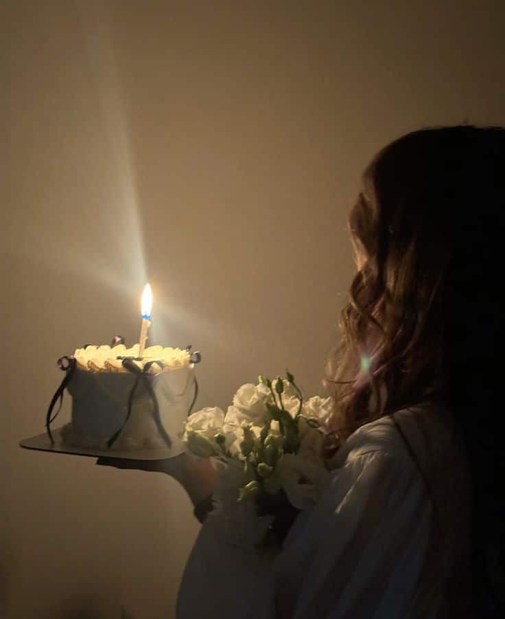 ژست عکس تولد دخترانه لاکچری بدون چهره 32
