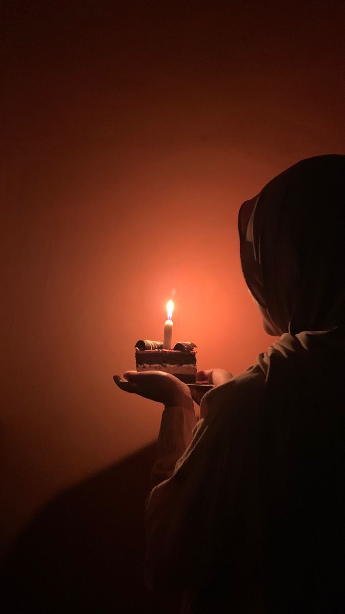 ژست عکس تولد دخترانه لاکچری بدون چهره 35