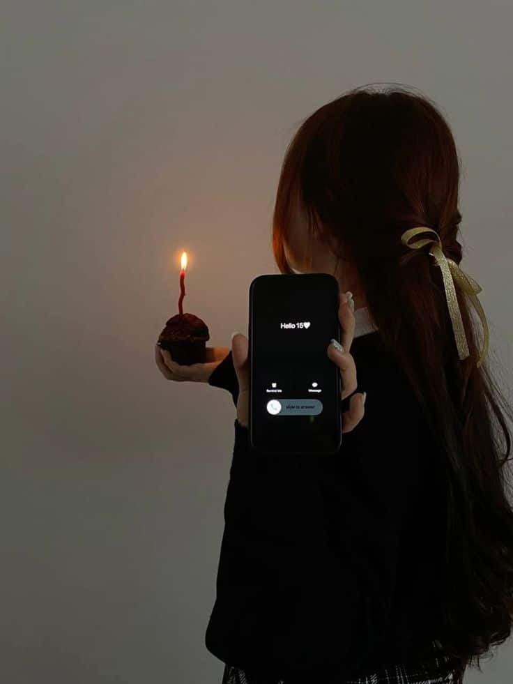 ژست عکس تولد دخترانه لاکچری بدون چهره 36