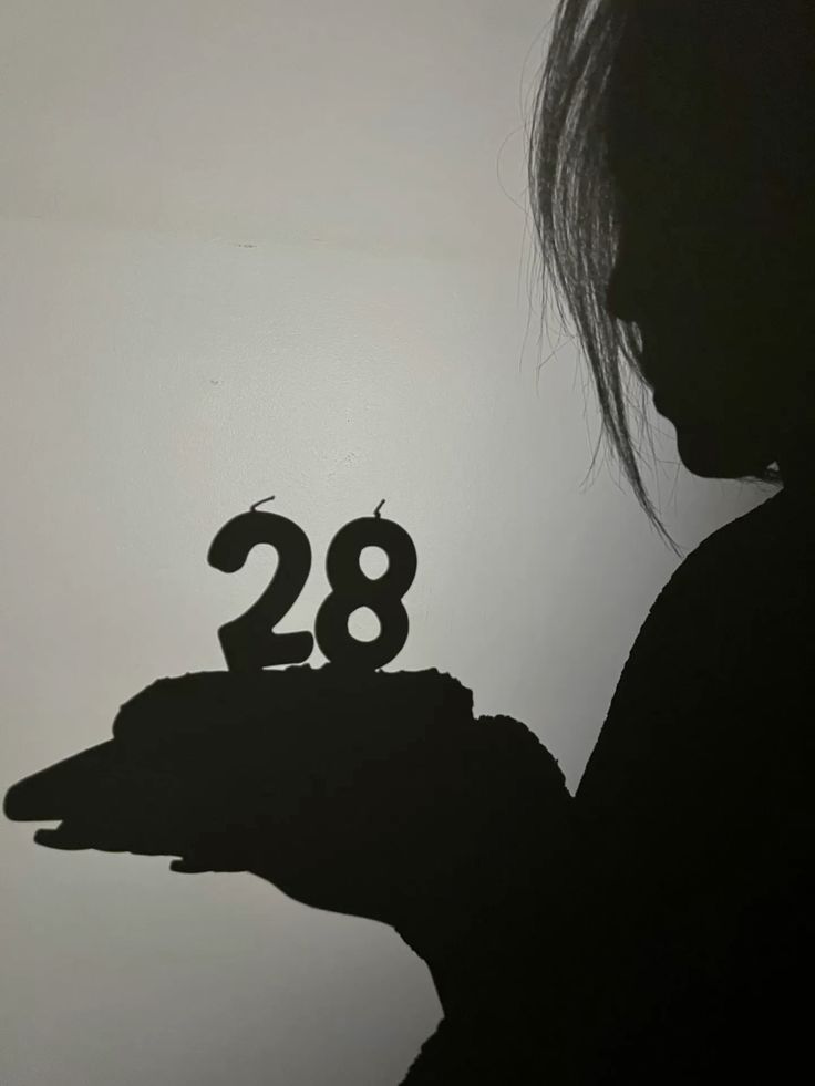 ژست عکس تولد دخترانه لاکچری بدون چهره 39