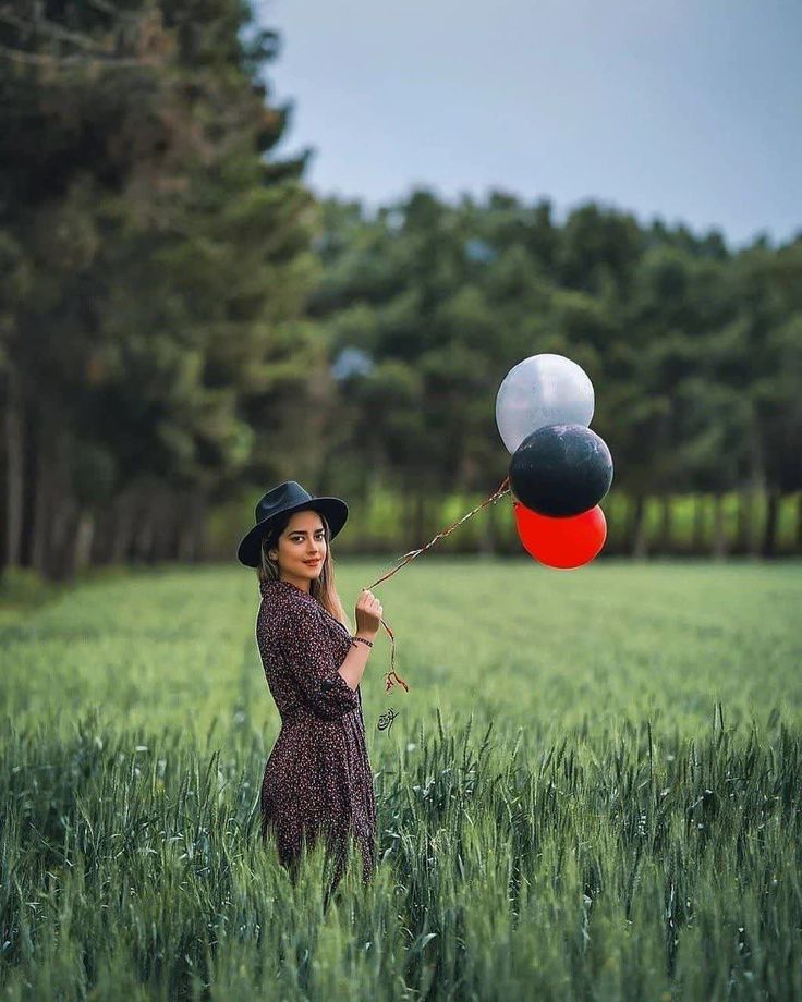 ژست عکس تولد دخترانه لاکچری در طبیعت 26