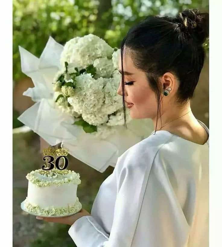 ژست عکس تولد دخترانه لاکچری در طبیعت 50