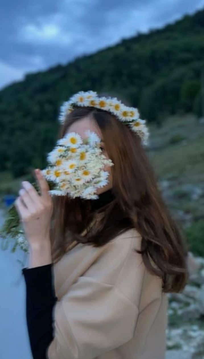 عکس دختر با گل بابونه 16