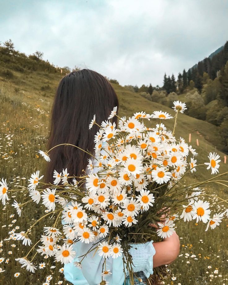 عکس دختر با گل بابونه 25