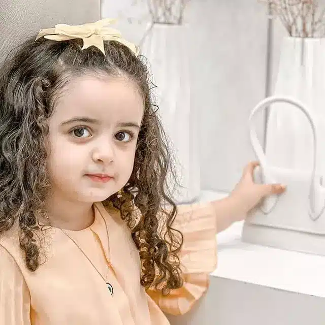 عکس دختر مو فرفری بچه 29