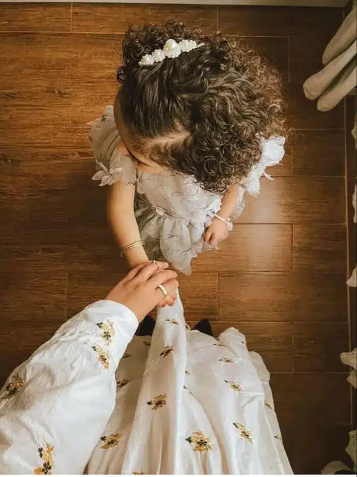 عکس دختر مو فرفری بچه 6