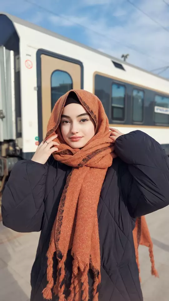عکس دختر واقعی با حجاب