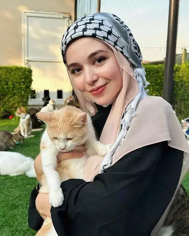 عکس دختر واقعی با حجاب