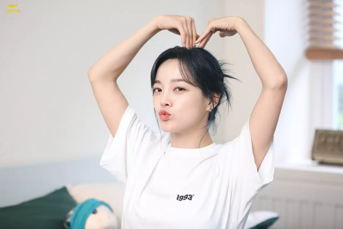 بیوگرافی کیم سه جونگ (Kim Sejeong) بازیگر خواستگاری تجاری + گالری تصاویر