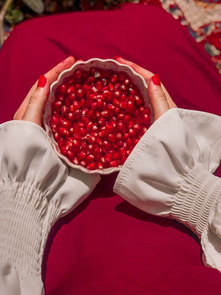 عکس پروفایل شب یلدا دخترانه شیک و فانتزی
