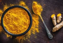 اگر هر روز صبح آب گرم و زردچوبه بنوشید، چه تغییری در بدن رخ می‌دهد؟