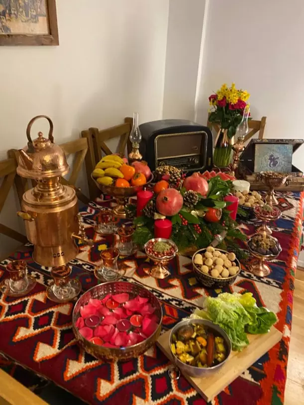 ایده‌های شیک تزییسفره شب یلدا ۱۴۰۴؛ تزیینات ترند امسال! 🍉✨