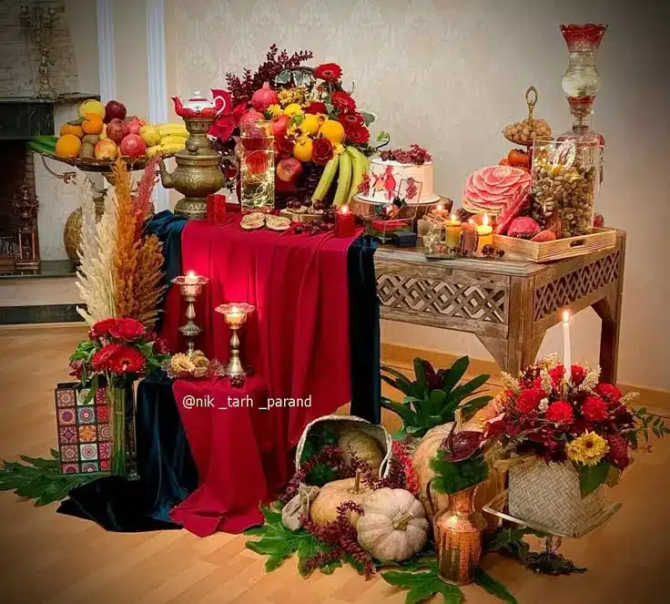 ایده‌های شیک چیدن سفره شب یلدا ۱۴۰۴؛ تزیینات ترند امسال! 🍉✨