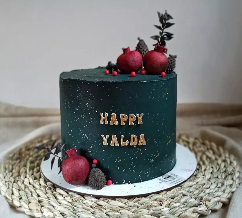 تزیین کیک شب یلدا 7