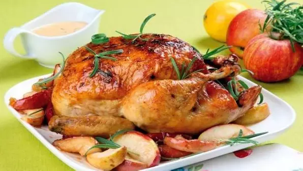 زیباترین مدل های تزیین مرغ شکم پر 7 زیباترین مدل های تزیین مرغ شکم پر 7