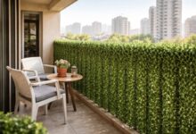 فنس چمنی برای دیوار و بالکن؛ مزایا، کاربرد و نکات مهم نصب