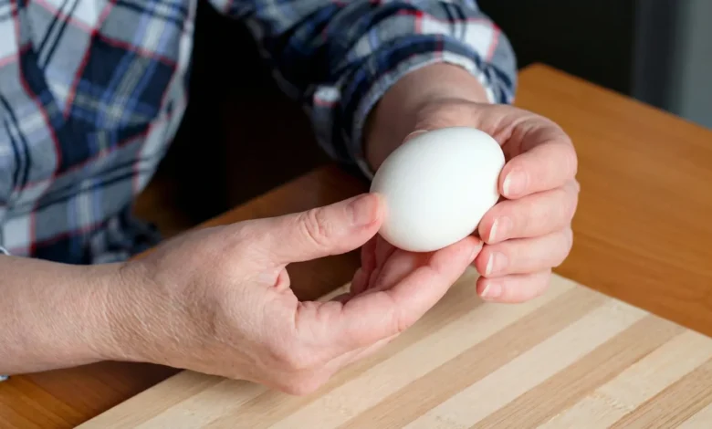 چگونه بفهمیم تخم‌مرغ خراب شده، بدون اینکه آن را بشکنیم؟