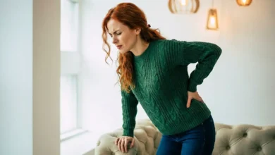 کمردرد دارید؟ این ۶ عادت سمی را همین امروز ترک کنید تا از جراحی نجات یابید!