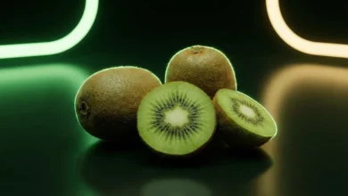 خوردن پوست کیوی؛ عادتی عجیب یا راز سلامتی؟ (حقایقی که نمی‌دانستید)