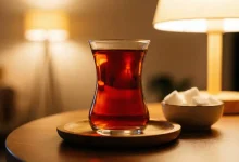 چرا چای دم‌کرده شما کدر می‌شود؟ راهکار داشتن یک چای خوش‌رنگ