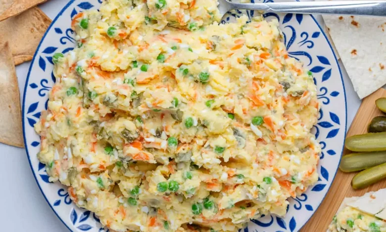 طرز تهیه سالاد الویه با مرغ برای ۵ نفر؛ راز خوشمزگی الویههای مجلسی و رستورانی!