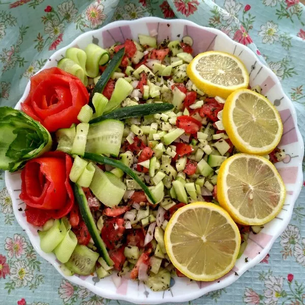 تزیین سالاد شیرازی 1
