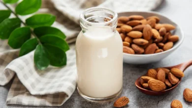 طرز تهیه شیر بادام برای یک نفر